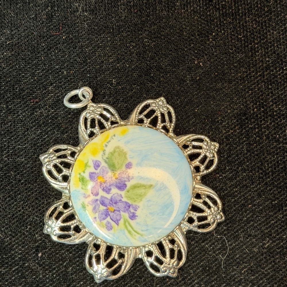 Source Unknown Silver Floral Brooch